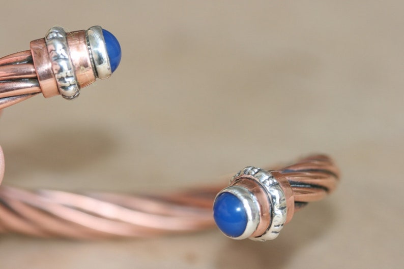 Bracelet artisanal, bracelet en cuivre et argent massif, bracelet ouvert, bracelet manchette, bracelet en agate bleue, bracelet réglable, bracelet empilable image 1