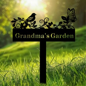 Personalized Bird Garden Stake - Garden Metal Sign - Outdoor Yard Decor - Farmhouse Welcome Gift - Housewarming Gift - Home & Garden Art