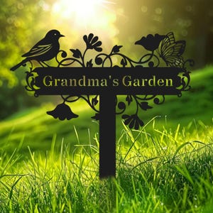 Personalized Garden Bird Stake - Custom Floral Metal Sign - Outdoor Yard Deco - Farmhouse Welcome Gift - Home & Garden Art