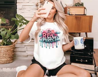 Camiseta "Sé real, no imperfecto" / Camiseta gráfica para mujer (descarga digital)