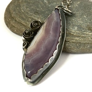 Lavender Aztec Agate and Sterling Necklace with Roses Lavender Fields afbeelding 3