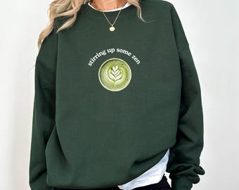 Sudadera con matcha "Stirning Up Some Zen" - Matcha Lover Crewneck