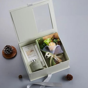 Coffret cadeau muguet, ensemble de diffuseur de roseaux, bouquet de fleurs de savon, cadeau pour elle, ensemble cadeau élégant, cadeau d'anniversaire, prêt à offrir