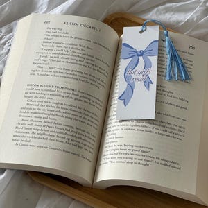 Heiße Mädchen lesen Blau Lesezeichen - Lesezeichen Karte - Buchclub - Geschenk für Buchliebhaber - Nettes Lesezeichen - Feministisches Lesezeichen