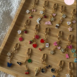 Kindleチャームキーホルダー：ブック風アクセサリー、バッグチャーム