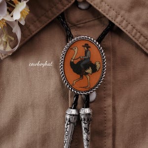 Cowboy Riding Ostrich Bolo Tie Leather Cord Western Necktie for Men Vintage  Southwestern Men&#39;s Bolo Tie for Cowboy Wedding Groomsmen Gifts