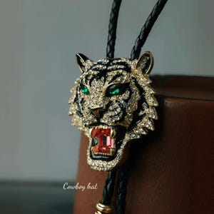 Tiger Head Bolo Tie Western Cowboy Necktie Customized Leather Cord Men&#39;s Bolo Ties Accessory Gift for Groomsmen Wedding Necklace for Men