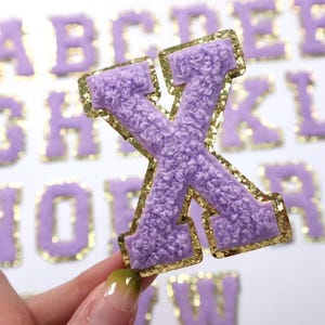 Parche de alfabeto de chenilla violeta de 5 cm de alto, parche autoadhesivo bordado DIY para ropa, bolsos, sombreros, accesorios de pantalones