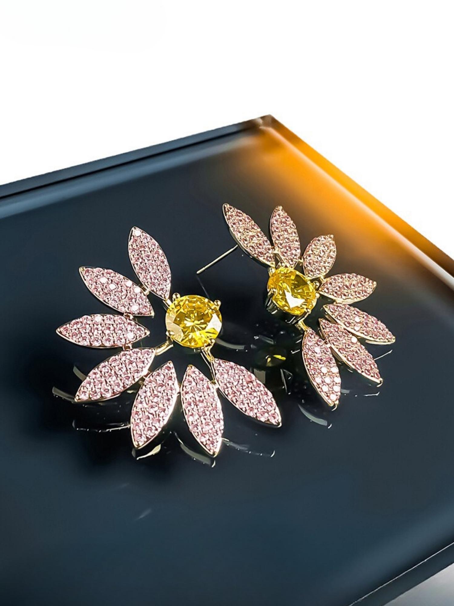 ブルームペタルイヤリング – 18Kゴールドメッキの花柄スタッド 