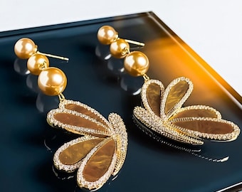 Butterfly Earrings – Gold-Plated Butterfly Earring with Champagne Pearls