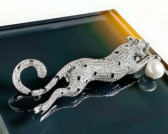 Panther Brooch with Pearl – Platinum-Plated Panther Pin with Freshwater Pearl