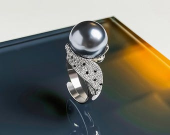 Panther with Doma Grey Pearl Ring – Platinum-Plated Statement Jewelry