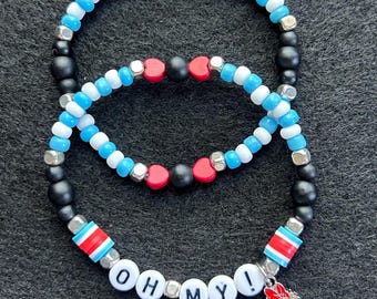 Pulseras de la amistad de Minnie Mouse (juego de 2) con dije de figura de Minnie "¡Dios mío!"