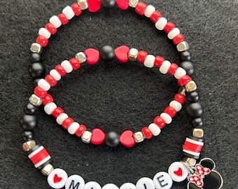 Pulseras de la amistad de Minnie Mouse (juego de 2) con dije del logotipo de Minnie