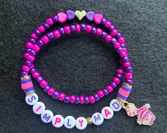 Pulseras de la amistad del Gato de Cheshire (juego de 2) "Simply Mad" con dije (tono dorado)