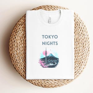 Tokyo Nights T-shirt Japan esthetisch T-shirt Mount Fuji kersenbloesem shirt Japans stadsgezicht cadeau voor haar