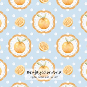 Könnte beinhalten: Ein digitales nahtloses Muster mit Aquarell-Orangen und Orangenscheiben auf hellblauem Hintergrund mit weißen Tupfen. Jede ganze Orange ist von einem weißen, gewellten Rand und einem goldenen Rahmen umgeben. Der Text "Benjaycolorworld" ist sichtbar.