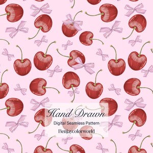 Puede incluir: Un patrón digital sin costuras con cerezas rojas y lazos rosa claro sobre un fondo rosa pálido. El texto Hand Drawn Digital Seamless Pattern Benjaycolorworld está centrado en un recuadro blanco sobre el diseño de cerezas repetidas.