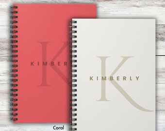 Personalisiertes Spiralnotizbuch mit benutzerdefiniertem Namen und Initialen, minimalistisches Geschenk für Lehrer, Schulanfang, Geschenk für Jugendliche, Schulbedarf