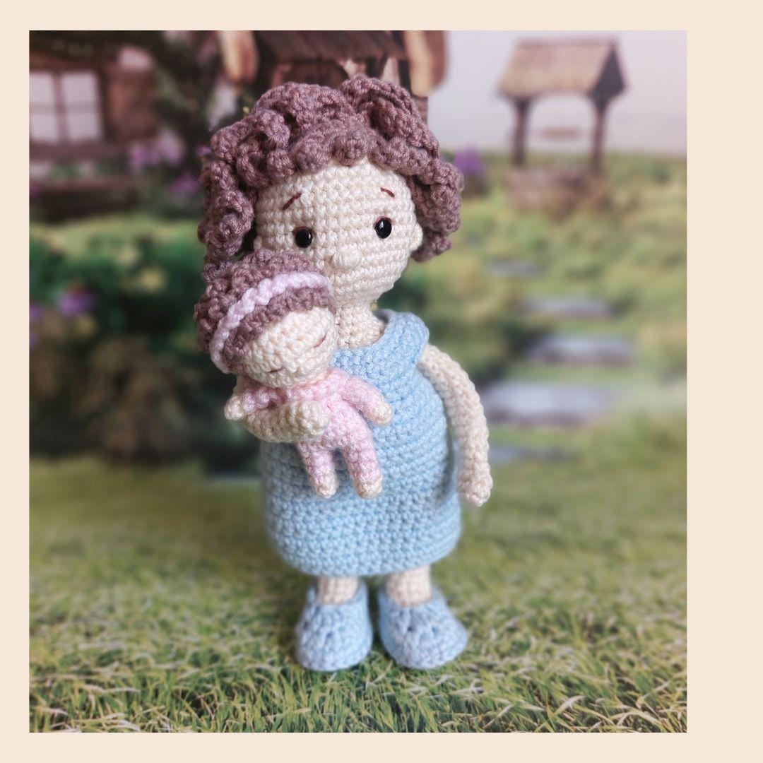 赤ちゃんをあしらったあみぐるみママ人形のかぎ針編みパターン、DIY母