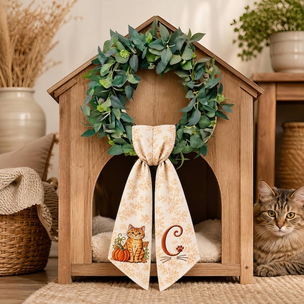 Guirnalda personalizada con monograma de gato: Decoración bordada para la puerta principal con calabaza otoñal.