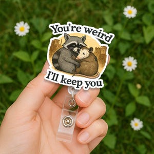 Bobine d'insigne d'opossum raton laveur drôle, porte-carte d'identité rétractable animal mignon « Vous êtes bizarre, je vous garderai », cadeau original infirmière enseignante ami collègue