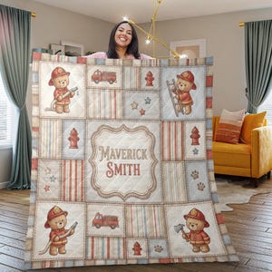 Manta personalizada com estampa de ursinho bombeiro, manta de bebê com nome personalizado.