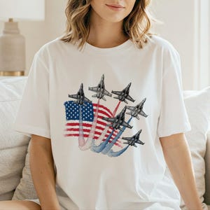 Camiseta patriótica Jet Flyover: camiseta gráfica con la bandera de EE. UU. del 4 de julio