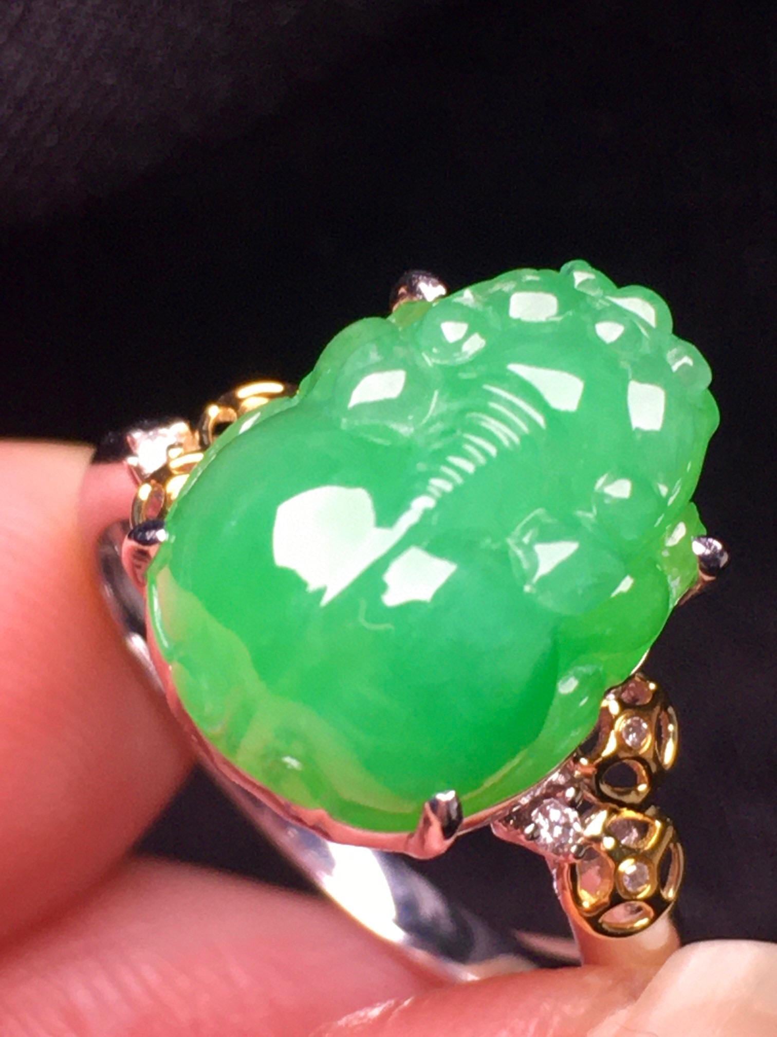 18金リング翡翠風グリーンストーン3.3グラム ライトグリーン翡翠の宝石貔貅リング、18金翡翠ストーンリング