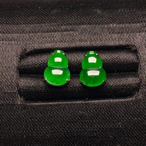 Yang Green Jadeite Gourd Earrings, 18k Gold Natural Diamond Delicate Jade Gemstone Earrings, Stylish Luxury Burmese Jade Earrings, Wife Gift