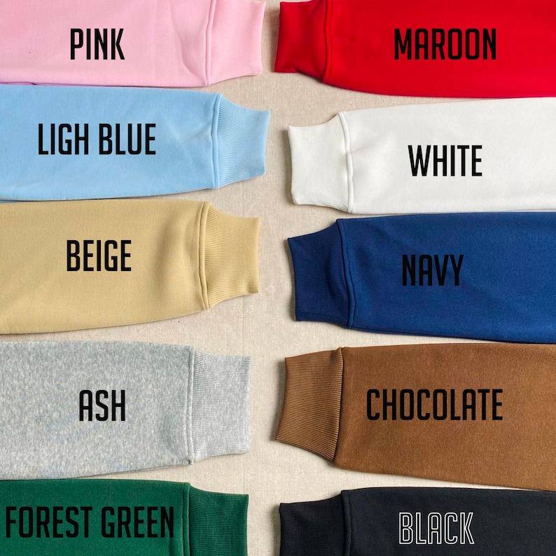 K&ouml;nnte beinhalten: Eine Auswahl an Sweatshirt-Stoffmustern in verschiedenen Farben, darunter Pink, Hellblau, Beige, Aschgrau, Waldgr&uuml;n, Rotbraun, Wei&szlig;, Marineblau, Schokolade und Schwarz.