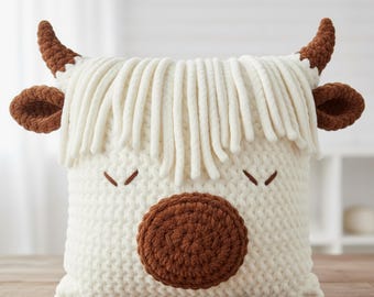 Highland Cow Pillow Cover Crochet Pattern: Low Sew Velvet Plush (PDF Pattern)