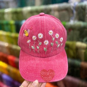 Hand Embroidery White Daisy and Bee Hat Wildflowers Embroidered Hat Personalized Baseball Cap Floral Embroidered Demin Hat Gift For Woman