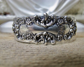 Victorian Jewelry Design 1 inch wide Aluminum Cuff Bracelet