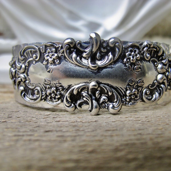 Victorian Jewelry Design 1 inch wide Aluminum Cuff Bracelet