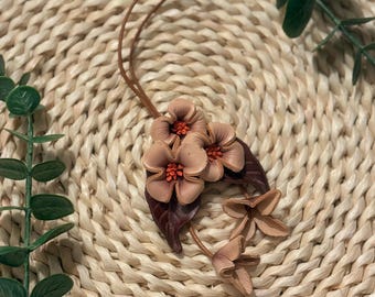 Handmade Leather Flower Bag Charm – Rustic Floral Bag Charm, Elegant Floral Accessory for Handbags & Totes, Nature Inspired Gift for Her