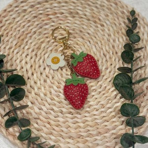 Echtleder Handgemachte Erdbeere Schlüsselanhänger / Taschenanhänger - Süßer Obst Schlüsselanhänger, Leder Schlüsselanhänger, Obst Geldbörse Zubehör, Kawaii Erdbeeranhänger