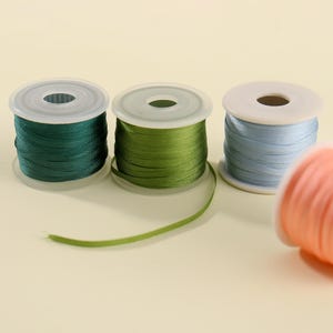 Seidenband-Kollektion - 2 mm ultrafeines Band, 19 satte Farben, perfekt für Kalligraphie-Tags, luxuriöse Geschenkverpackung