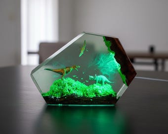 Lámpara de resina con forma de dinosaurio, luz nocturna LED con diorama prehistórico, hecha a mano.