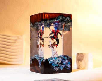 Lámpara de resina Ni.ghtcr.aw.ler – Lámpara de diorama de Marvel hecha a mano – Lámpara de exhibición de superhéroes de X-Men para coleccionistas y fans