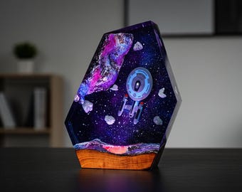 Diorama de la Enterprise de Star Trek hecho a mano / Escultura de resina de galaxia con LED