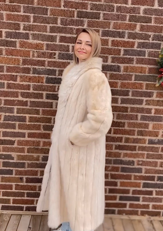 FABULOUS Blonde Real Mink Fur Coat w/ Fox Fur Col… - image 6