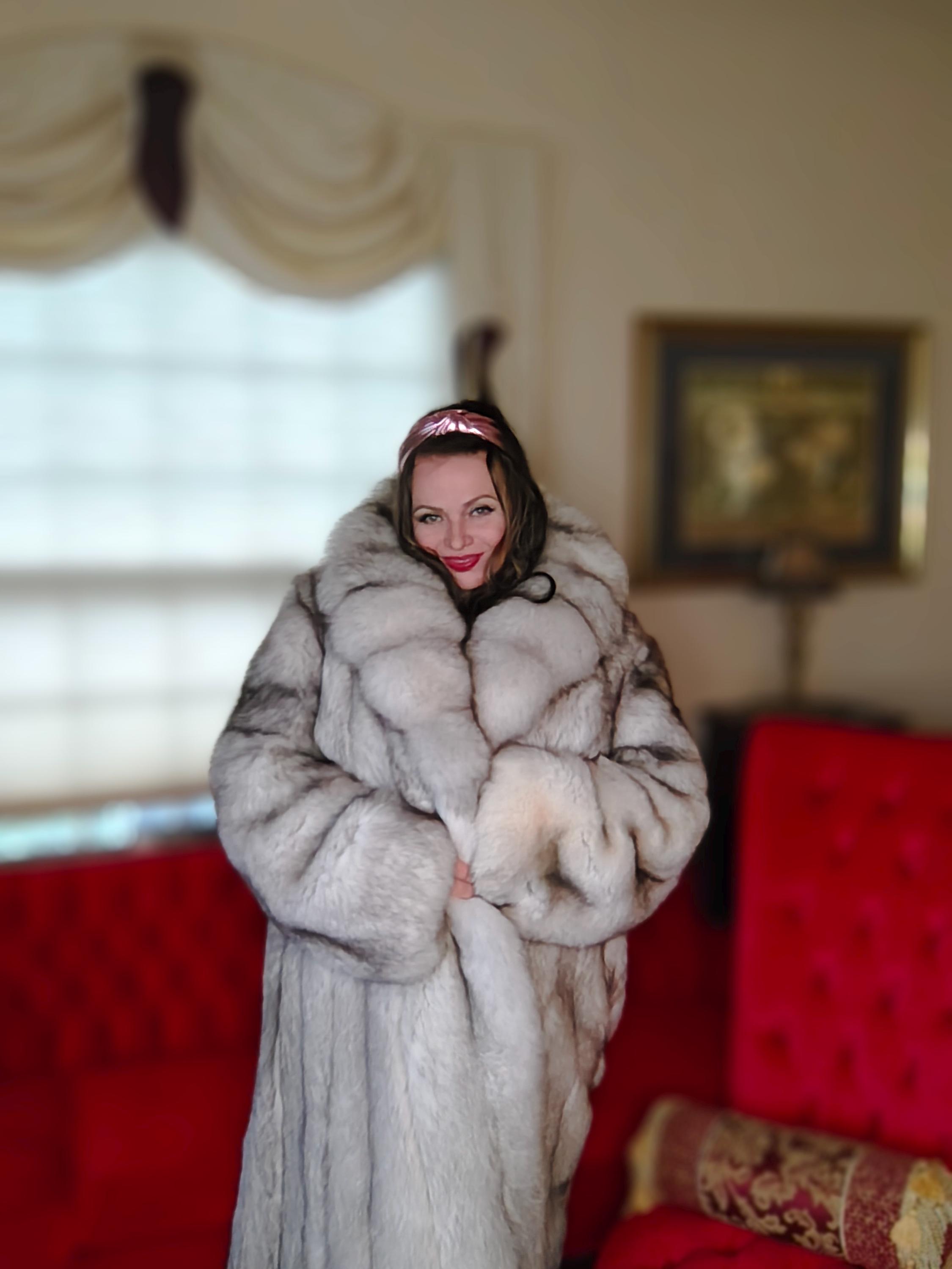 ROYAL SAGA HUGE Genuine White Grey Tips Blue Fox Fur Coat Unisex