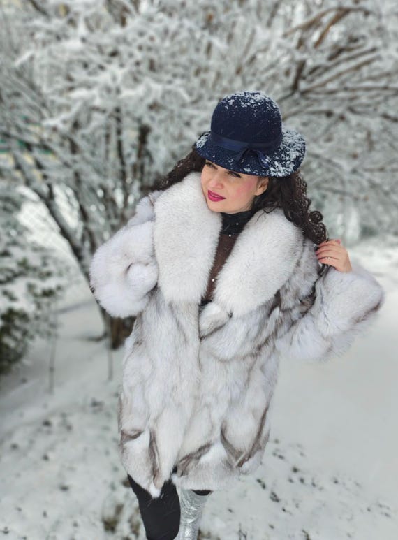 Delightful Genuine Blue Fox Fur White & Grey Fox / Arctic Fox
