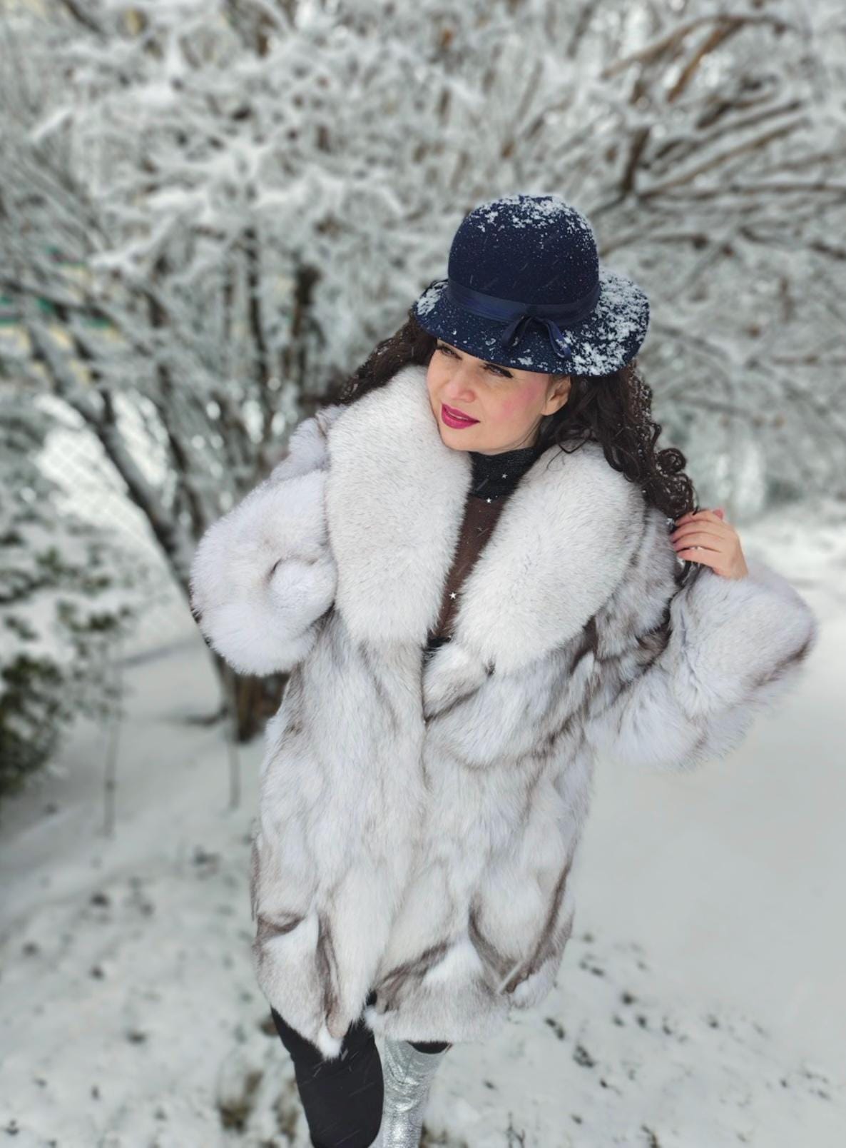 Delightful Genuine Blue Fox Fur White & Grey Fox / Arctic Fox