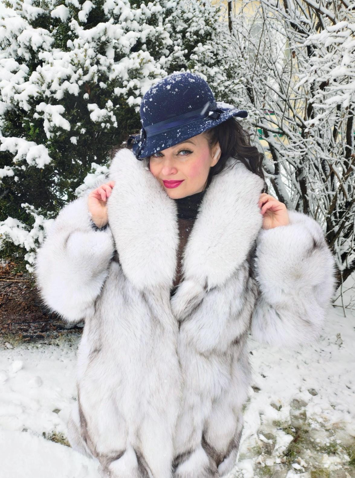 Delightful Genuine Blue Fox Fur White & Grey Fox / Arctic Fox