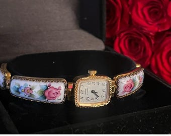 Seltene Liebling Vintage Emaille Tschaika Чака Floral Porzellan Goldene Akzente Wickelarmbanduhr 17 Jewels In tadellosem Zustand Funktioniert hervorragend