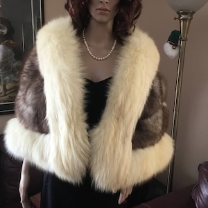 Vintage Two-Toned Arctic Fox Fur Bolero Cape / Silver Grey w/ Creamy White Trim Fox Fur Plush Chubby Stole / Bridal Wedding Fur M L XL 2XL image 4