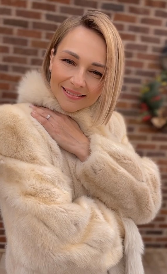 FABULOUS Blonde Real Mink Fur Coat w/ Fox Fur Col… - image 3