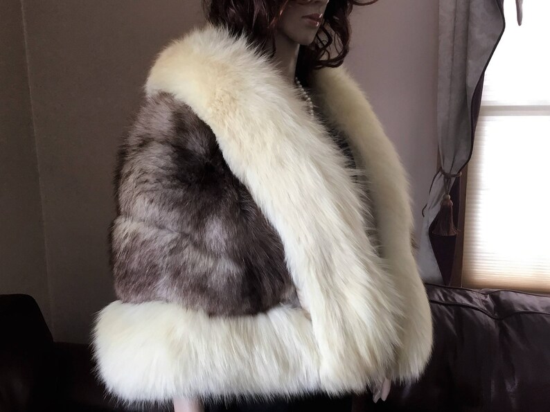 Vintage Two-Toned Arctic Fox Fur Bolero Cape / Silver Grey w/ Creamy White Trim Fox Fur Plush Chubby Stole / Bridal Wedding Fur M L XL 2XL image 5